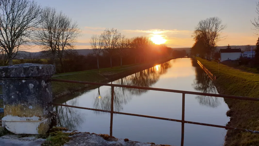 CAMPING VERT AUXOIS